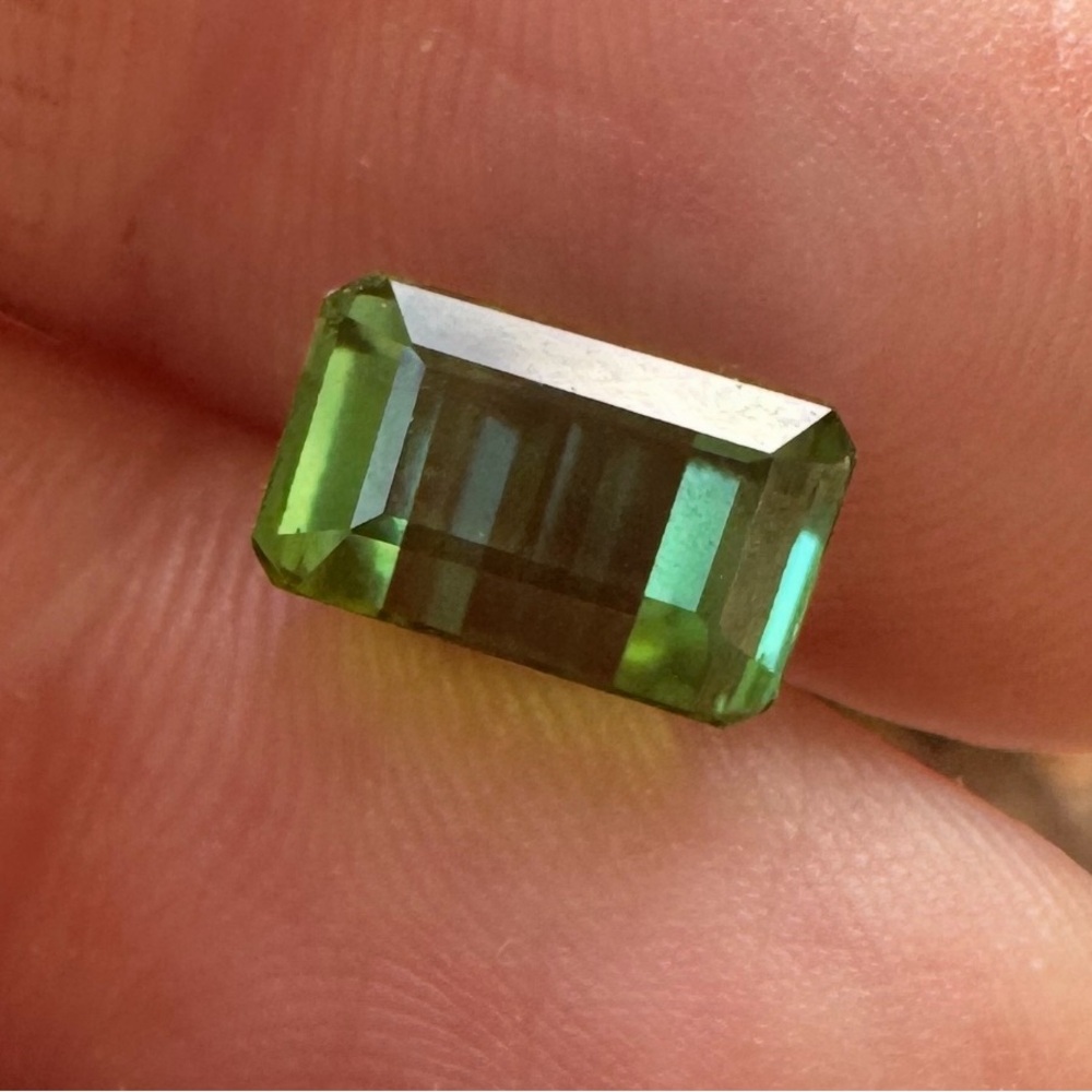 2.82CTW custom cut genuine VS tourmaline loose gemstone in gem jar